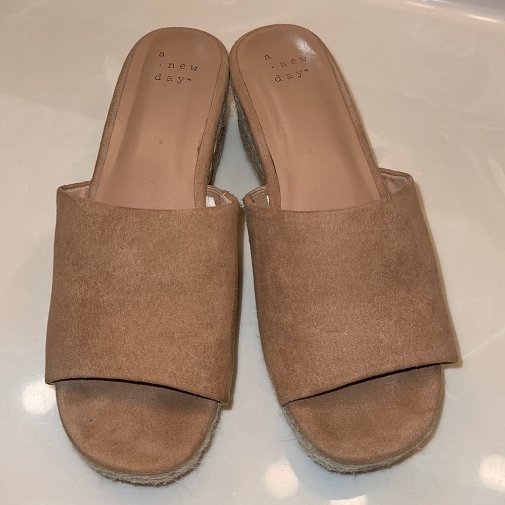LIke new worn once tan espadrille wedge